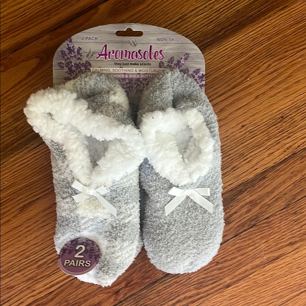 Aromasoles Gray Slipper Socks with White Fleece Lining